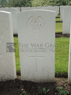 BROWN'S ROAD MILITARY CEMETERY, FESTUBERT - BINNALL, W G