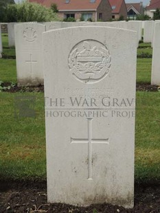 BROWN'S ROAD MILITARY CEMETERY, FESTUBERT - BISHOP, T