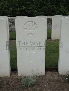 BROWN'S ROAD MILITARY CEMETERY, FESTUBERT - BOLST, NUEL JOCELYN