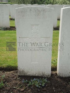 BROWN'S ROAD MILITARY CEMETERY, FESTUBERT - BOND, G S