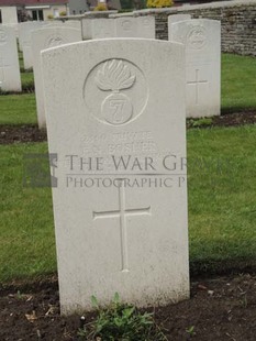 BROWN'S ROAD MILITARY CEMETERY, FESTUBERT - BOSHER, F N