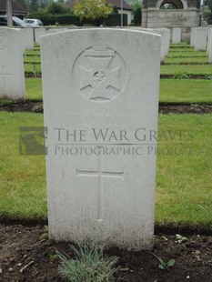 BROWN'S ROAD MILITARY CEMETERY, FESTUBERT - BOYLES, T