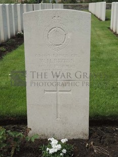 BROWN'S ROAD MILITARY CEMETERY, FESTUBERT - BROWN, W H