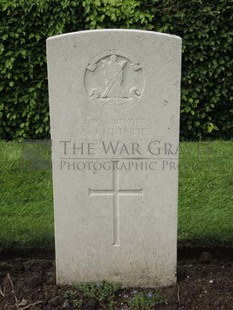 BROWN'S ROAD MILITARY CEMETERY, FESTUBERT - CHRISTIE, A