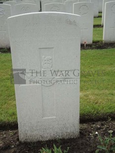 BROWN'S ROAD MILITARY CEMETERY, FESTUBERT - CLARKE, R T