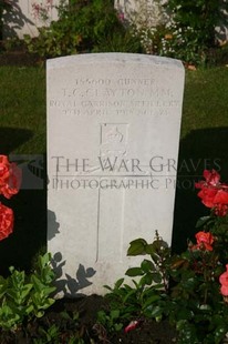 BROWN'S ROAD MILITARY CEMETERY, FESTUBERT - CLAYTON, THOMAS CUERDEN