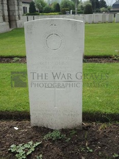 BROWN'S ROAD MILITARY CEMETERY, FESTUBERT - COLLE, G E