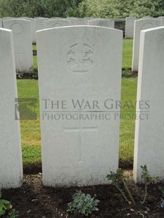 BROWN'S ROAD MILITARY CEMETERY, FESTUBERT - COOKE, A C