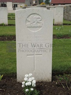 BROWN'S ROAD MILITARY CEMETERY, FESTUBERT - COOKE, B