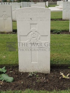 BROWN'S ROAD MILITARY CEMETERY, FESTUBERT - COX, FRANK