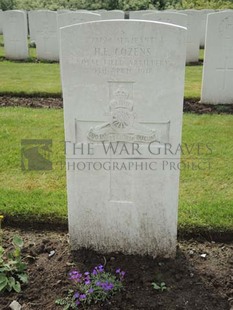 BROWN'S ROAD MILITARY CEMETERY, FESTUBERT - COZENS, H E