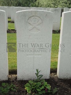 BROWN'S ROAD MILITARY CEMETERY, FESTUBERT - CULEY, W D