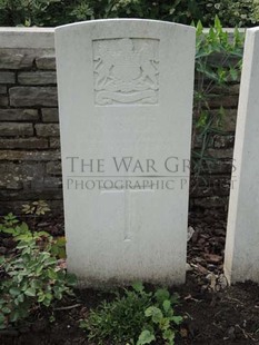 BROWN'S ROAD MILITARY CEMETERY, FESTUBERT - CUNLIFFE, J