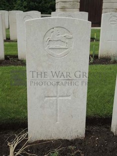 BROWN'S ROAD MILITARY CEMETERY, FESTUBERT - DAVIS, A J