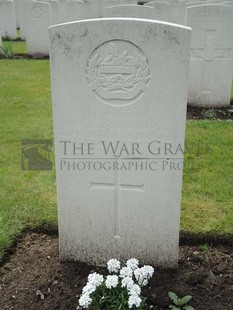 BROWN'S ROAD MILITARY CEMETERY, FESTUBERT - DICKINSON, A A