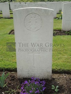 BROWN'S ROAD MILITARY CEMETERY, FESTUBERT - DOUGHTY, F S