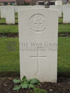 BROWN'S ROAD MILITARY CEMETERY, FESTUBERT - DYER, E F