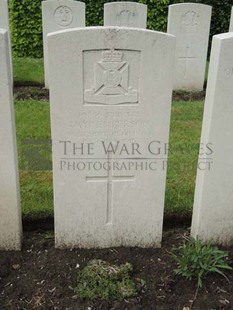 BROWN'S ROAD MILITARY CEMETERY, FESTUBERT - EMBERSON, W H