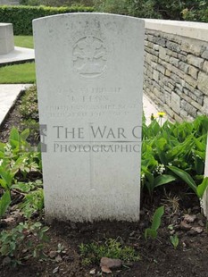 BROWN'S ROAD MILITARY CEMETERY, FESTUBERT - FENN, L