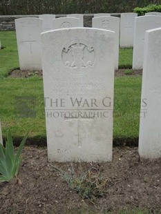 BROWN'S ROAD MILITARY CEMETERY, FESTUBERT - FINLAYSON, G R