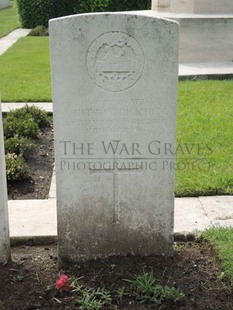 BROWN'S ROAD MILITARY CEMETERY, FESTUBERT - FITZPATRICK, J