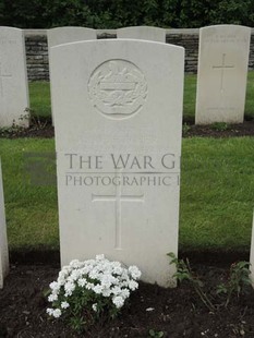 BROWN'S ROAD MILITARY CEMETERY, FESTUBERT - FLETCHER, R A