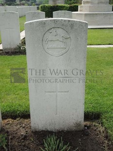 BROWN'S ROAD MILITARY CEMETERY, FESTUBERT - FLOOD, T