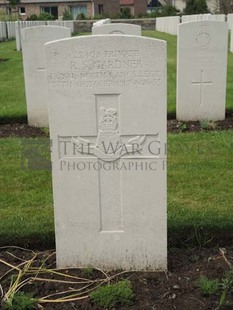 BROWN'S ROAD MILITARY CEMETERY, FESTUBERT - GARDNER, RICHARD SAMUEL