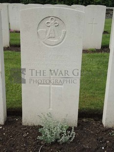 BROWN'S ROAD MILITARY CEMETERY, FESTUBERT - GILKES, ARTHUR THOMAS