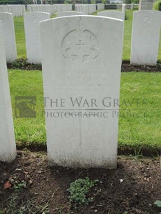 BROWN'S ROAD MILITARY CEMETERY, FESTUBERT - GILL, J