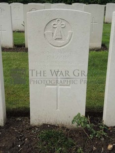 BROWN'S ROAD MILITARY CEMETERY, FESTUBERT - GOMM, F