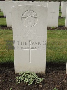 BROWN'S ROAD MILITARY CEMETERY, FESTUBERT - GRADY, P