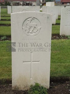 BROWN'S ROAD MILITARY CEMETERY, FESTUBERT - GUY, W J