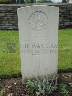 BROWN'S ROAD MILITARY CEMETERY, FESTUBERT - HAMMOND, BASIL MARTIN