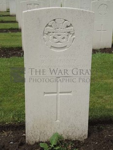 BROWN'S ROAD MILITARY CEMETERY, FESTUBERT - HAND, RICHARD THOMAS