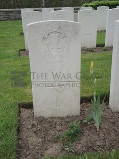 BROWN'S ROAD MILITARY CEMETERY, FESTUBERT - HERD, J