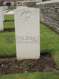 BROWN'S ROAD MILITARY CEMETERY, FESTUBERT - HEWITT, ELLIS JOHN