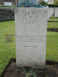 BROWN'S ROAD MILITARY CEMETERY, FESTUBERT - HOLYOAKE, WILLIAM ROBINSON