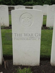 BROWN'S ROAD MILITARY CEMETERY, FESTUBERT - HUGHES, FREDERICK