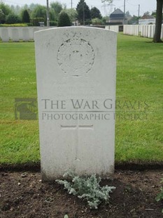 BROWN'S ROAD MILITARY CEMETERY, FESTUBERT - HUNTER, D