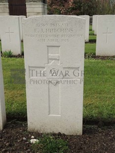 BROWN'S ROAD MILITARY CEMETERY, FESTUBERT - HUTCHINS, E J