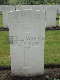 BROWN'S ROAD MILITARY CEMETERY, FESTUBERT - HUTCHINSON, THOMAS