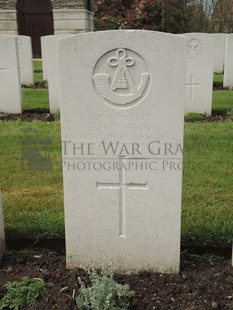 BROWN'S ROAD MILITARY CEMETERY, FESTUBERT - INSALL, S H