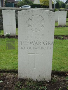 BROWN'S ROAD MILITARY CEMETERY, FESTUBERT - JONES, B T