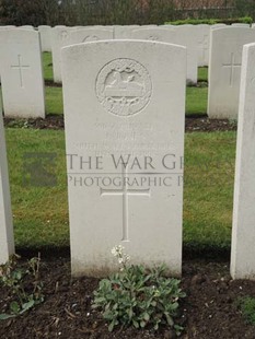 BROWN'S ROAD MILITARY CEMETERY, FESTUBERT - JONES, J