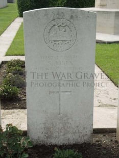 BROWN'S ROAD MILITARY CEMETERY, FESTUBERT - JONES, STEPHEN