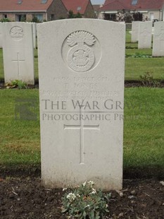 BROWN'S ROAD MILITARY CEMETERY, FESTUBERT - JONES, T