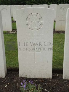 BROWN'S ROAD MILITARY CEMETERY, FESTUBERT - JONES, W