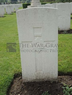 BROWN'S ROAD MILITARY CEMETERY, FESTUBERT - KEMP, H