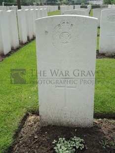 BROWN'S ROAD MILITARY CEMETERY, FESTUBERT - LAWRENCE, WILLIAM